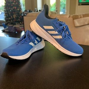 Adidas boys size 5 great condition